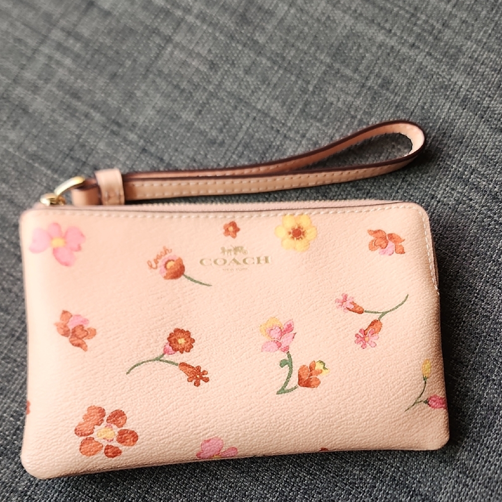 Coach Peach Wristlet IF I DONT SELL IM DONATING IT!!